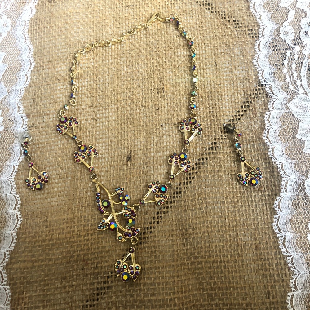 Necklace gold and earrings set